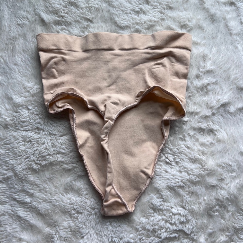 SKIMS Women's High Waisted Seamless Sculpting Thong Nude Beige Size Small NWOT - Picture 4 of 8